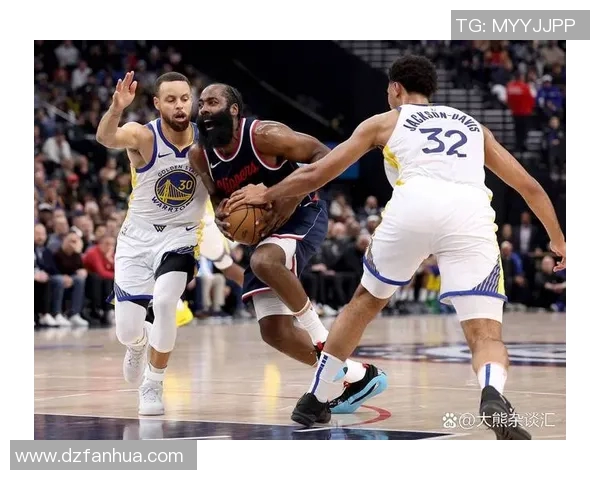 勇士与快船第五场激战回顾球员表现与战术分析全景呈现